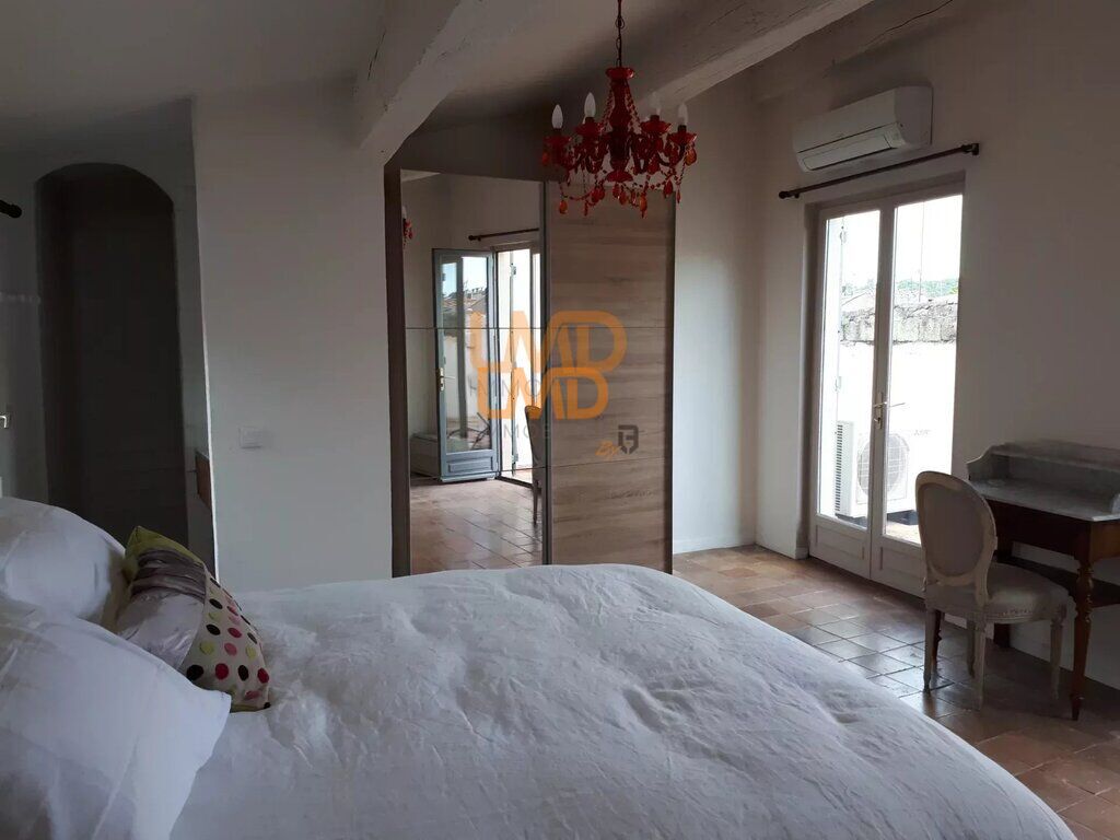 Photo 14 : Demeure de charme au coeur de Sommières, Garage, jardinet, terra