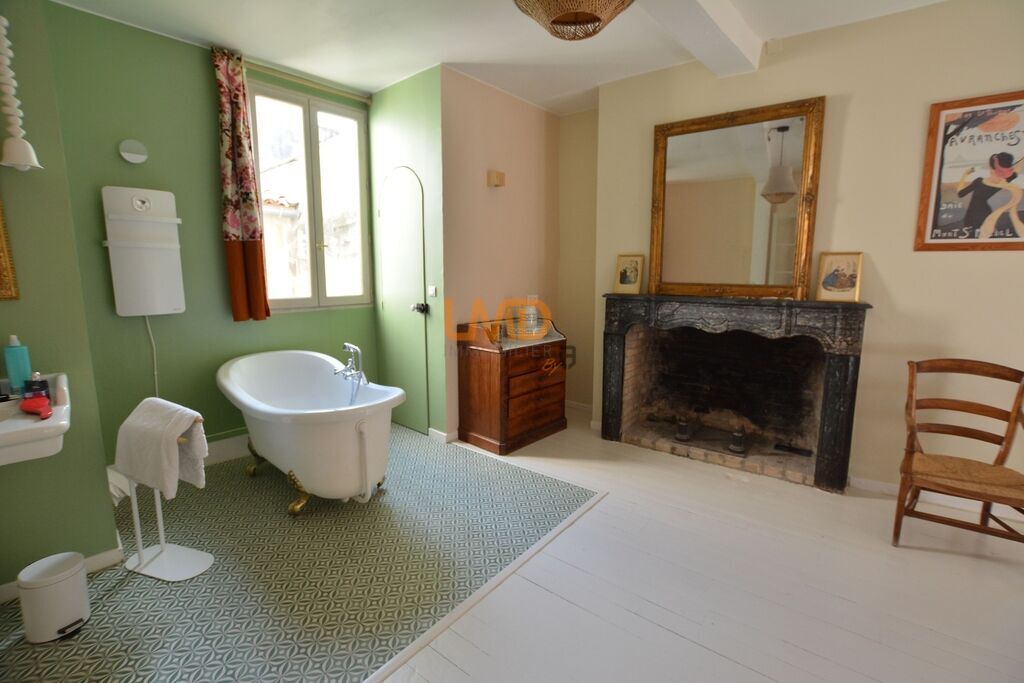 Photo 16 : Demeure de charme au coeur de Sommières, Garage, jardinet, terra