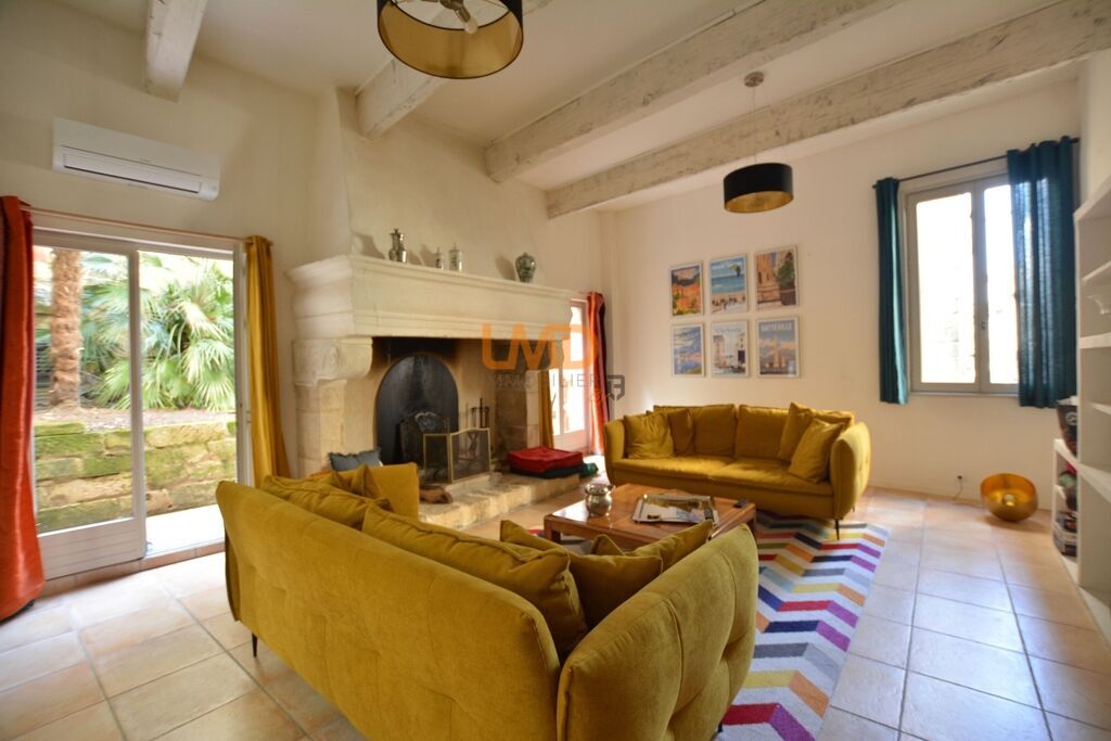 Photo 1 : Demeure de charme au coeur de Sommières, Garage, jardinet, terra