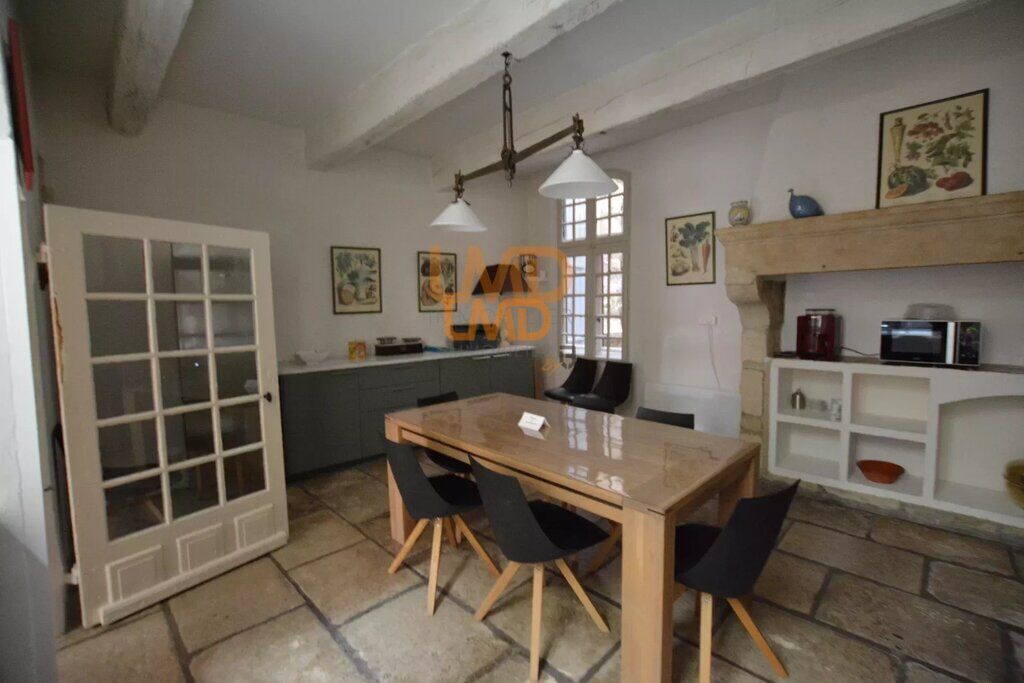 Photo 4 : Demeure de charme au coeur de Sommières, Garage, jardinet, terra