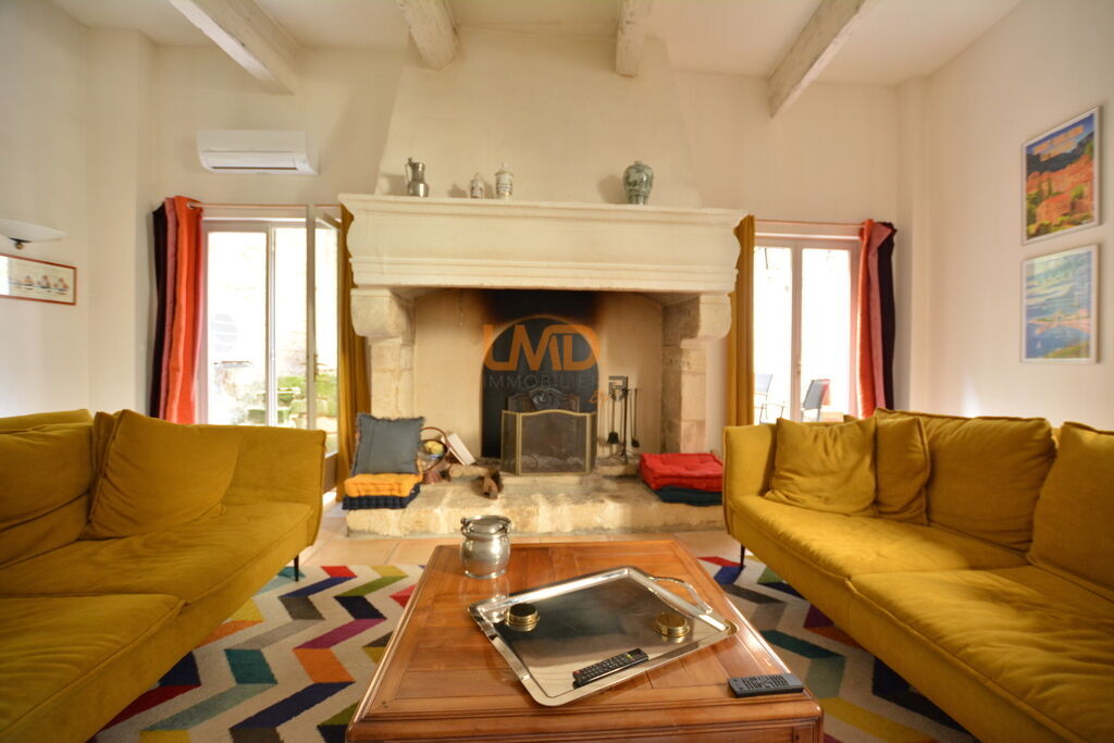 Photo 5 : Demeure de charme au coeur de Sommières, Garage, jardinet, terra