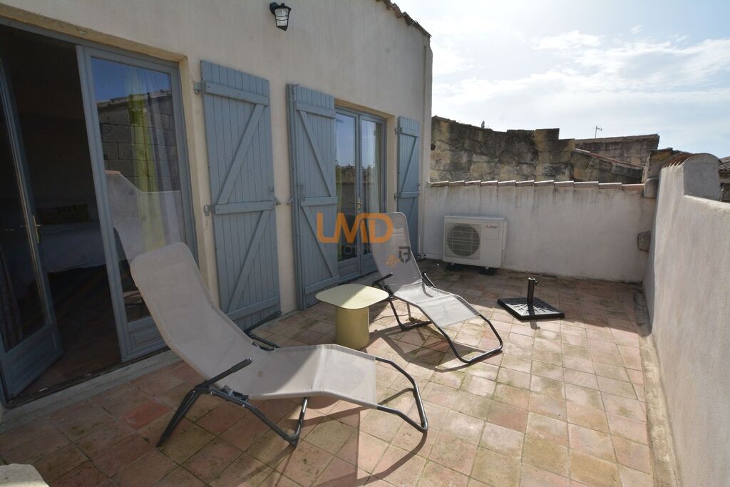 Photo 6 : Demeure de charme au coeur de Sommières, Garage, jardinet, terra