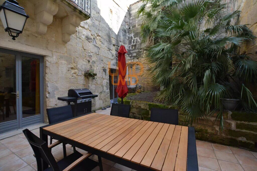 Photo 7 : Demeure de charme au coeur de Sommières, Garage, jardinet, terra