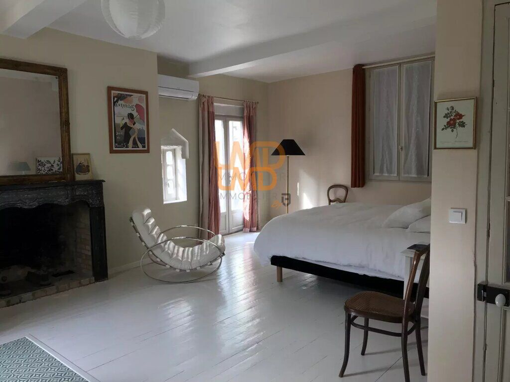 Photo 9 : Demeure de charme au coeur de Sommières, Garage, jardinet, terra