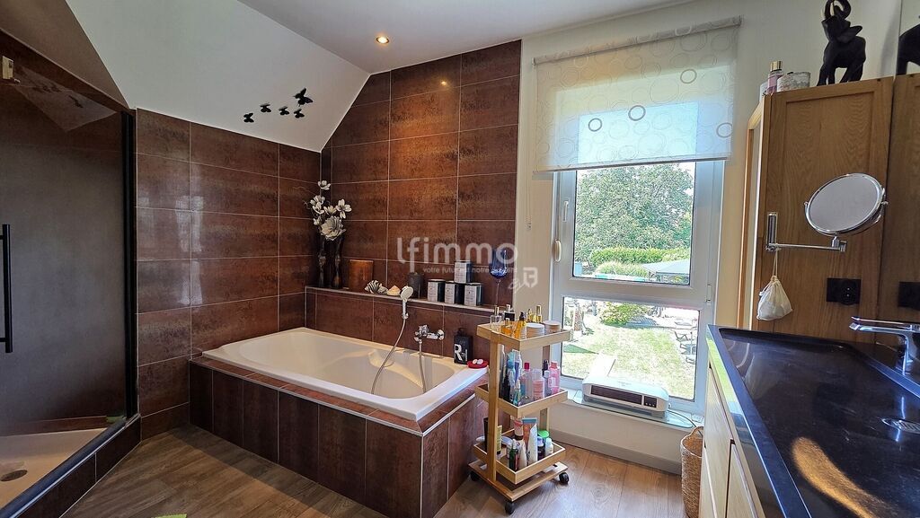 Photo 4 : Maison d’architecte, 6 pièces, double garage, piscine, Spa