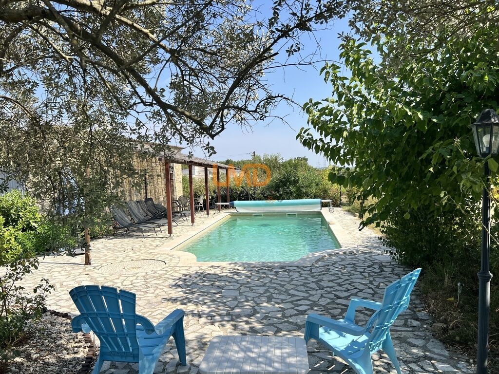 Photo 10 : Typique Mas en pierre avec piscine et dépendances