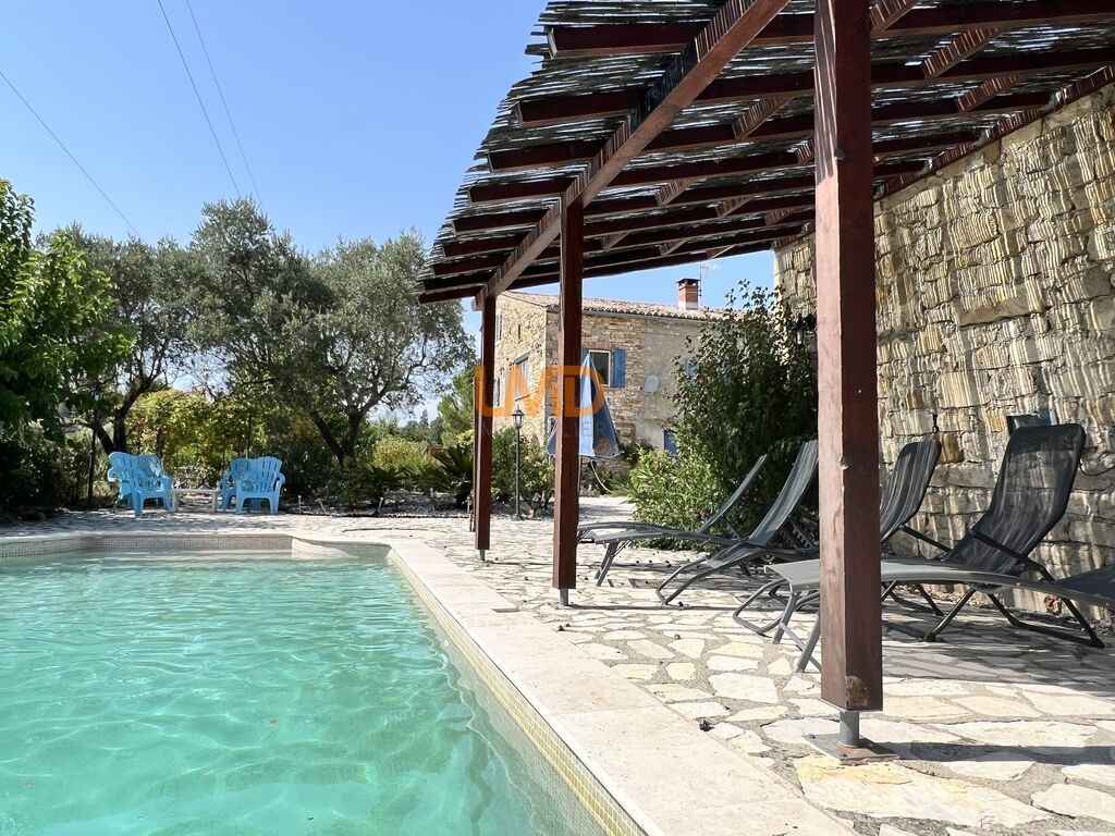 Photo 1 : Typique Mas en pierre avec piscine et dépendances