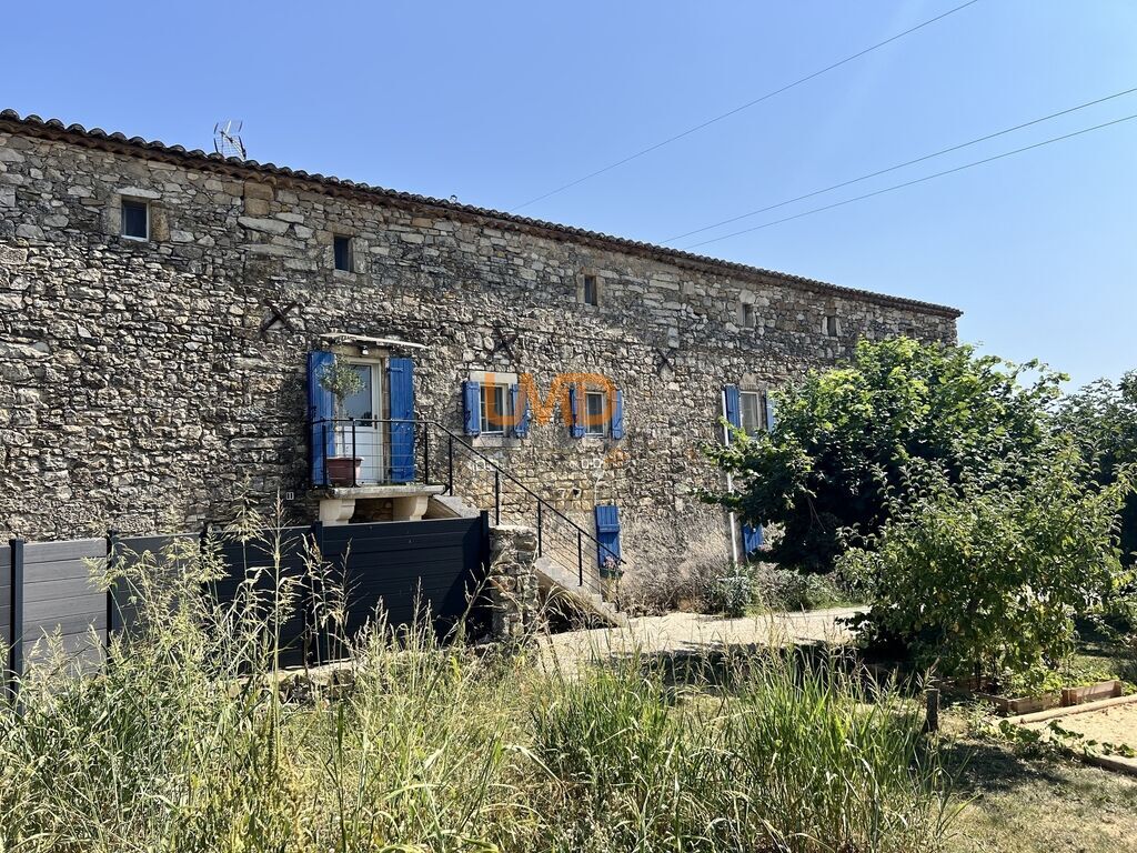 Photo 4 : Typique Mas en pierre avec piscine et dépendances