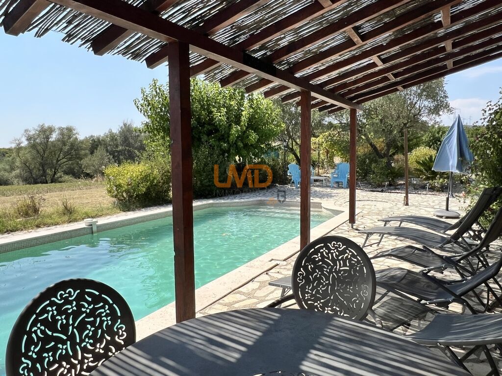 Photo 5 : Typique Mas en pierre avec piscine et dépendances