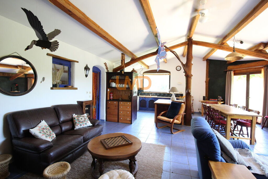 Photo 2 : Maison familiale de 136m² avec jardin arboré de 5470 m²