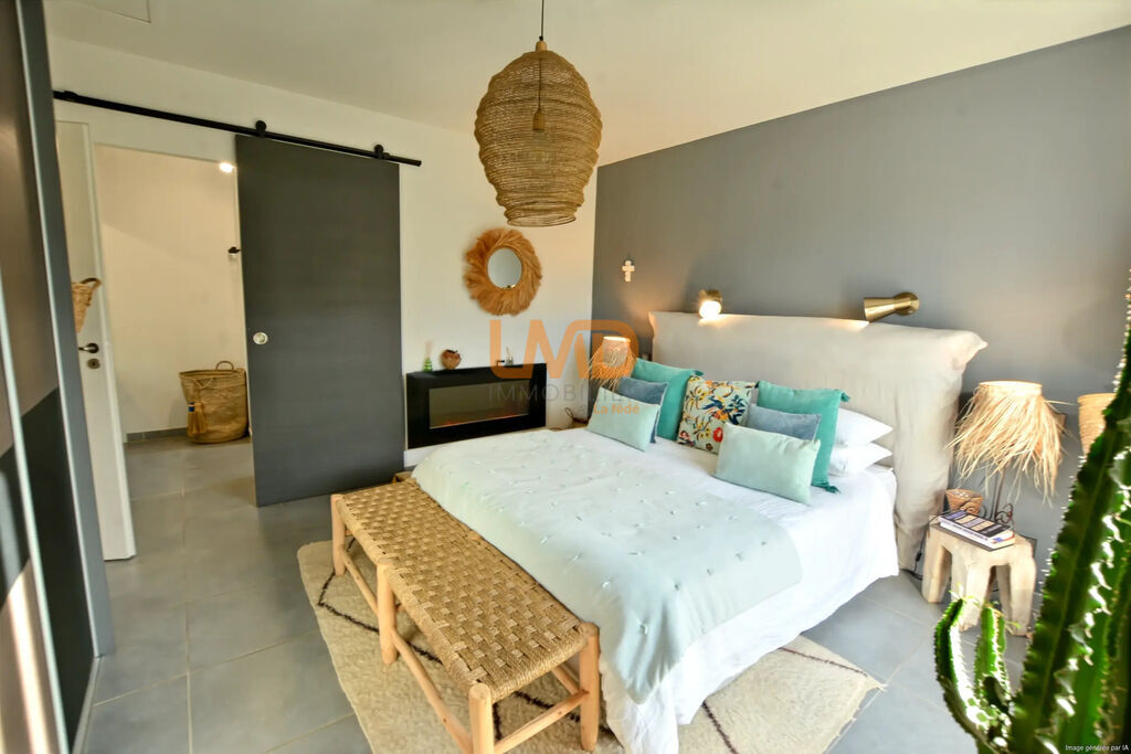 Photo 9 : propriété contemporaine et son terrain paysagé