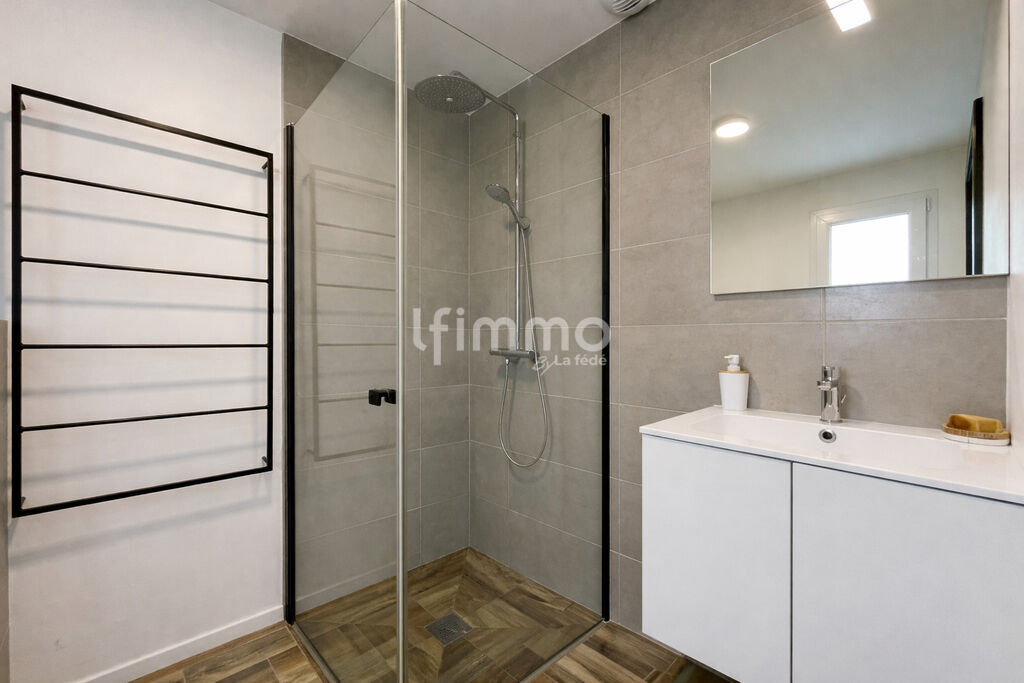 Photo 6 : Lumineux duplex de 2021 avec garage