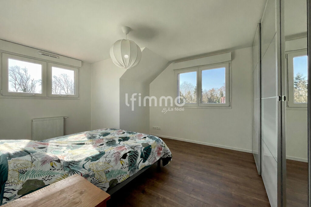 Photo 7 : Lumineux duplex de 2021 avec garage