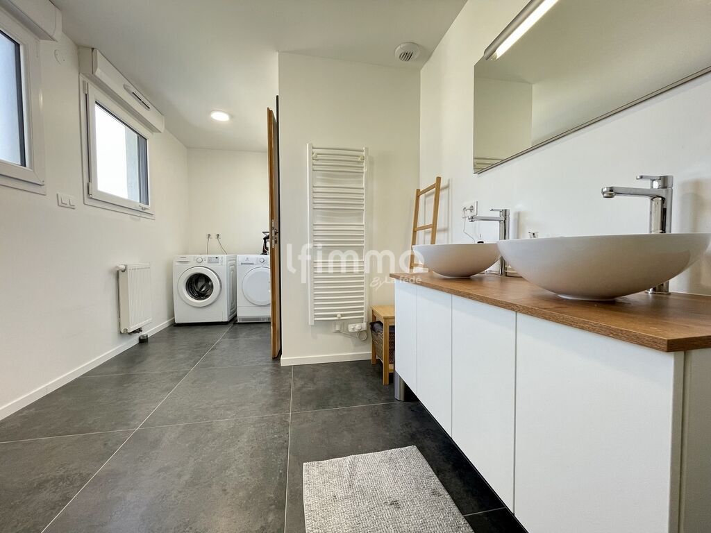 Photo 9 : Lumineux duplex de 2021 avec garage