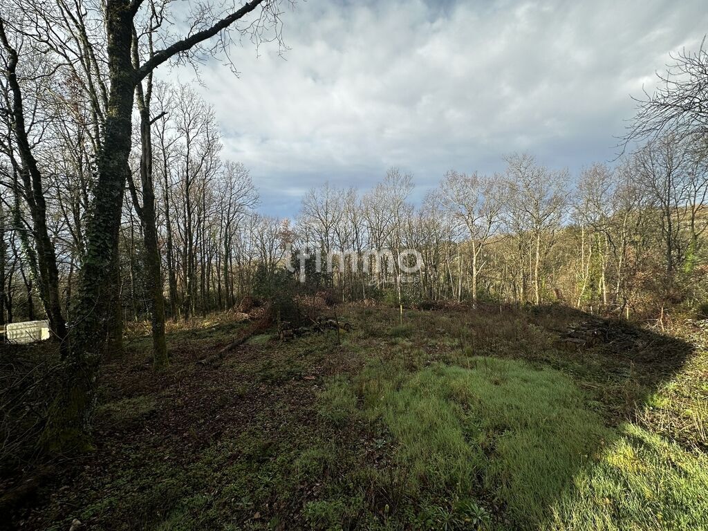 Photo 1 : Terrain constructible viabilisé avec permis, 2 931 m²