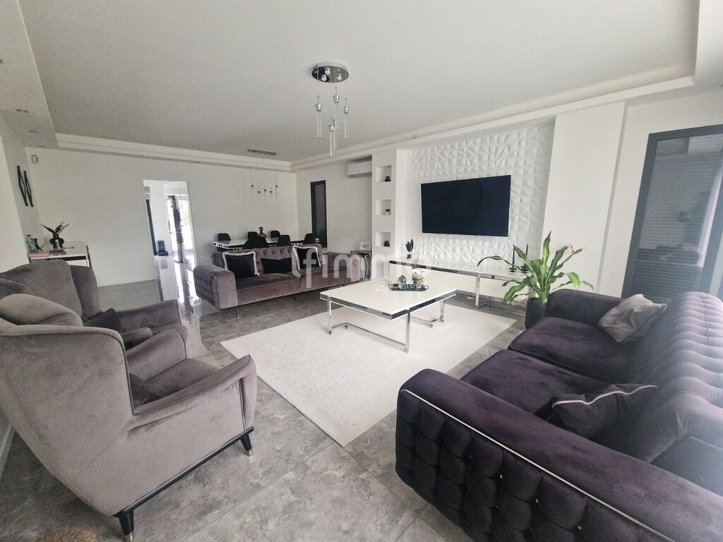 Photo 2 : Villa contemporaine 4pièces de 145 m² – 33750 Croignon