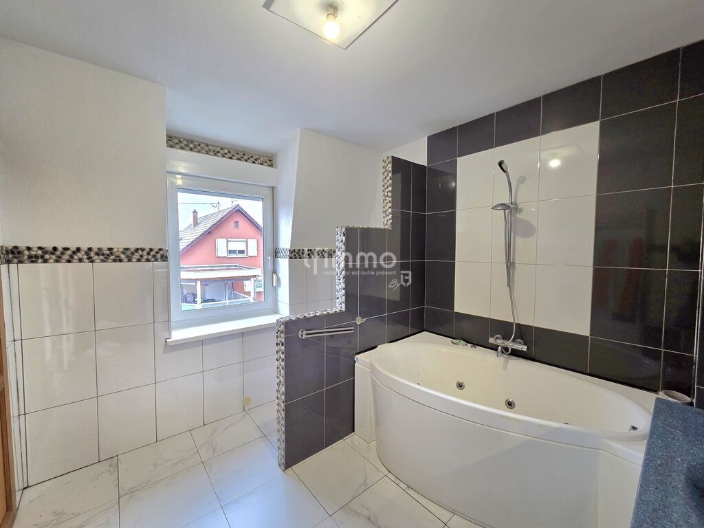 Photo 7 : Maison mitoyenne 1O2 M² à Issenheim Terrain 275 m²