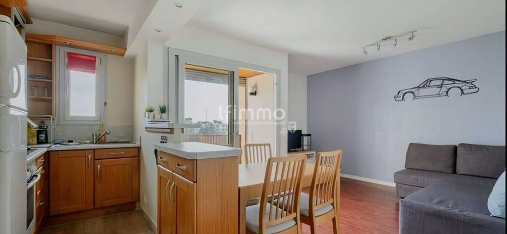 Photo 1 : T2 rénové de 40 m² - Terrasse