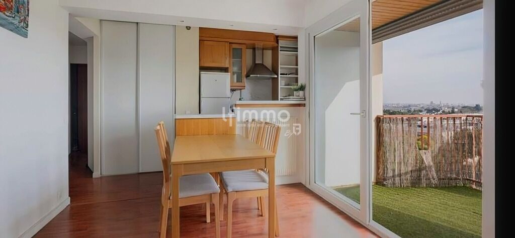 Photo 3 : T2 rénové de 40 m² - Terrasse