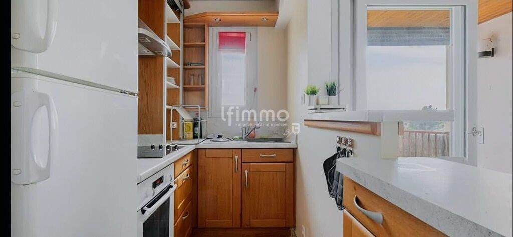 Photo 4 : T2 rénové de 40 m² - Terrasse