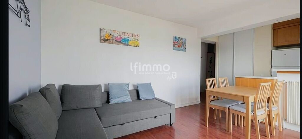 Photo 5 : T2 rénové de 40 m² - Terrasse