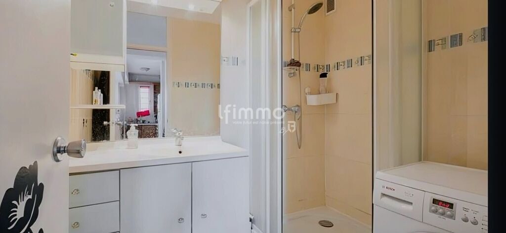 Photo 7 : T2 rénové de 40 m² - Terrasse