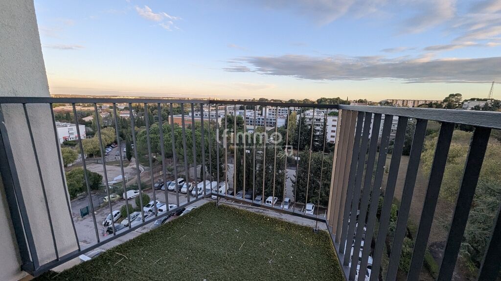 Photo 8 : T2 rénové de 40 m² - Terrasse