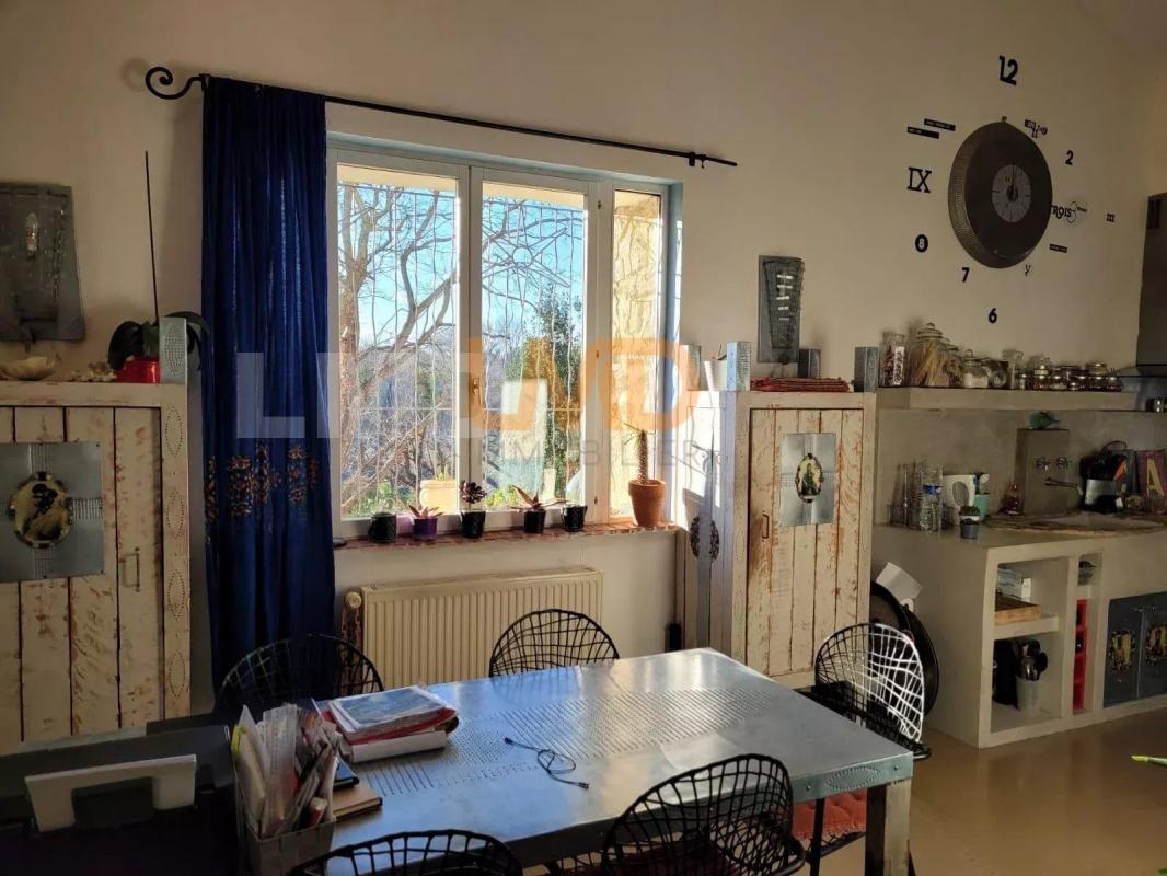 Photo 11 : maison en pierre de 140m2  .. piscine. garage