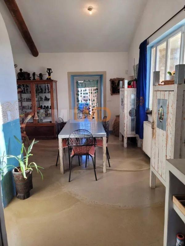 Photo 13 : maison en pierre de 140m2  .. piscine. garage