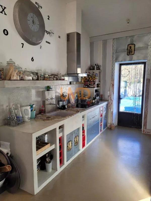 Photo 14 : maison en pierre de 140m2  .. piscine. garage