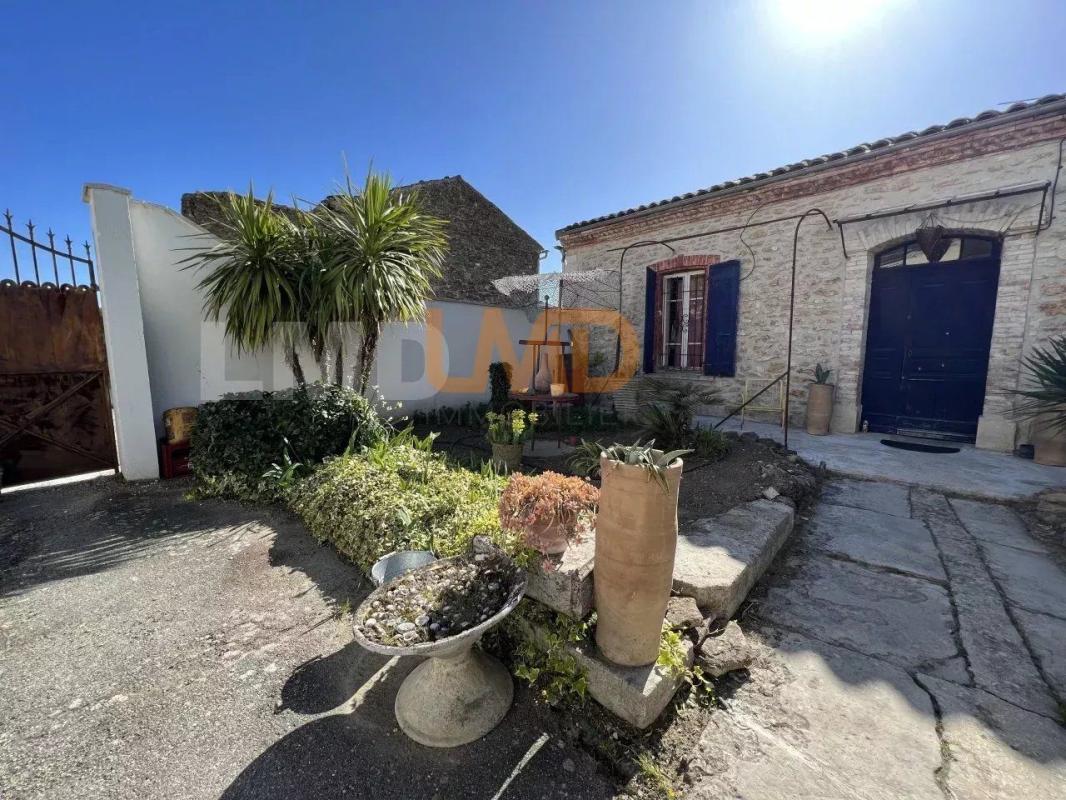 Photo 18 : maison en pierre de 140m2  .. piscine. garage