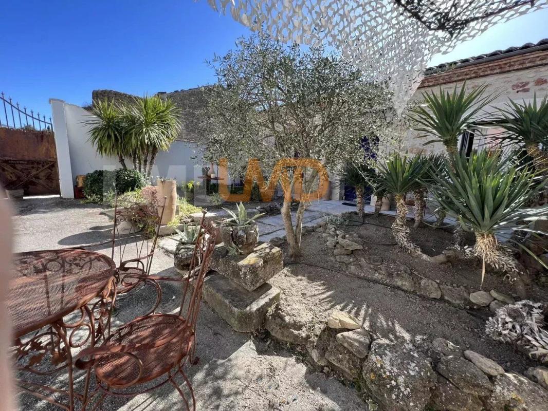 Photo 2 : maison en pierre de 140m2  .. piscine. garage