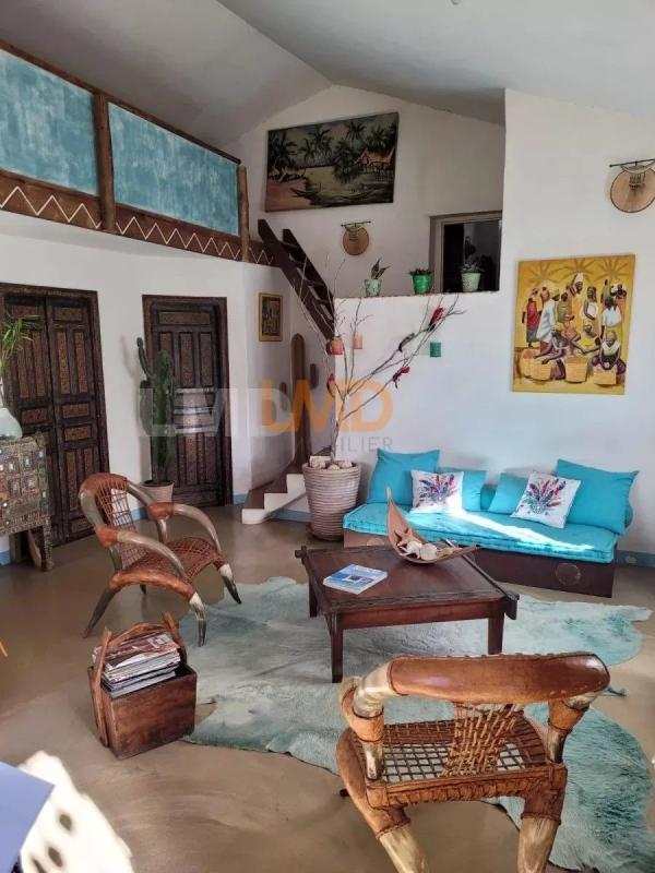 Photo 8 : maison en pierre de 140m2  .. piscine. garage