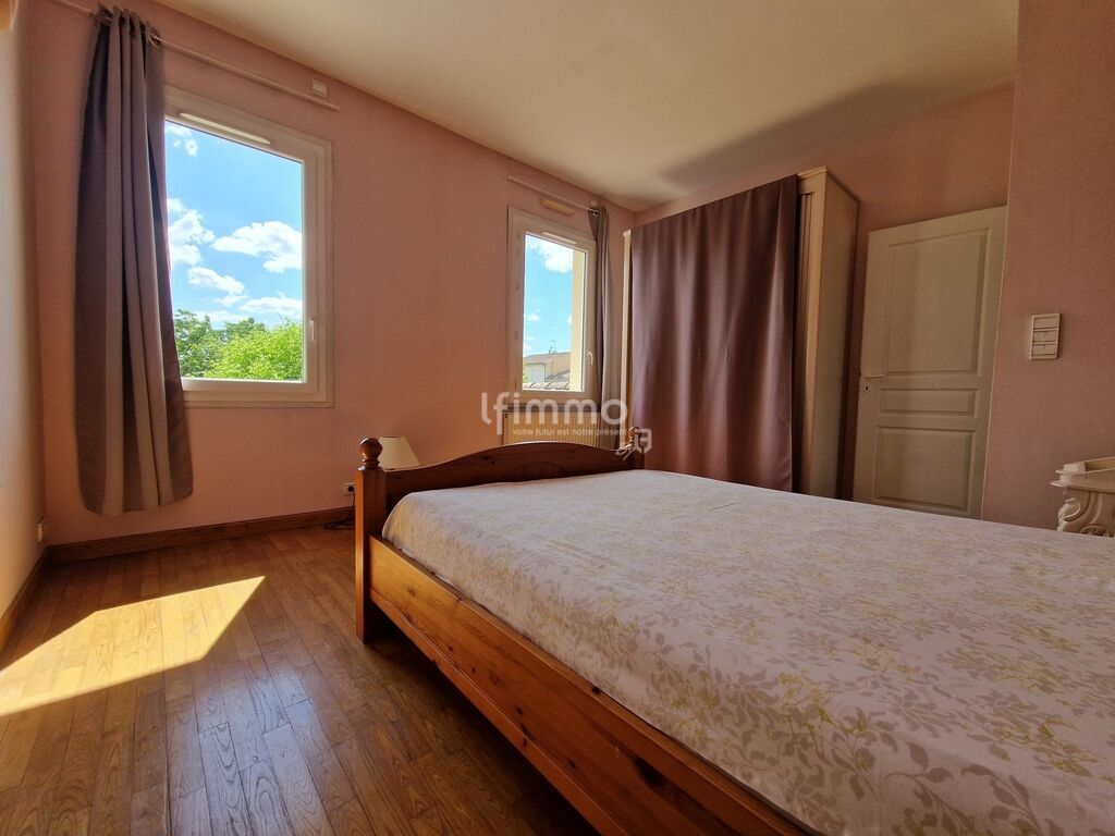 Photo 11 : Maison de 194 m2 avec piscine