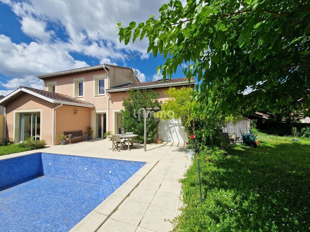 Photo 2 : Maison de 194 m2 avec piscine