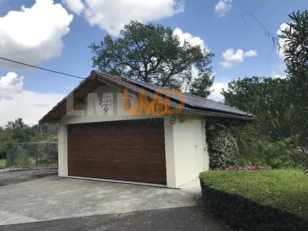 Photo 15 : Maison avec piscine sur un terrain de 15328 m² Montaut 31410