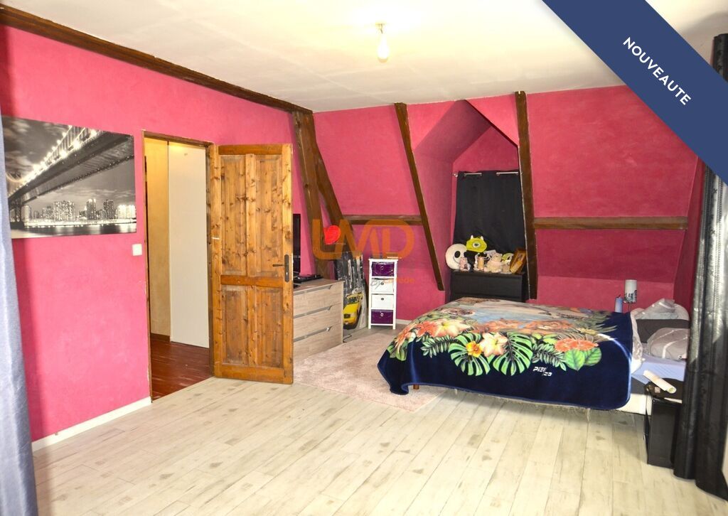 Photo 10 : Maison 250 m² 5 chambres. Piscine