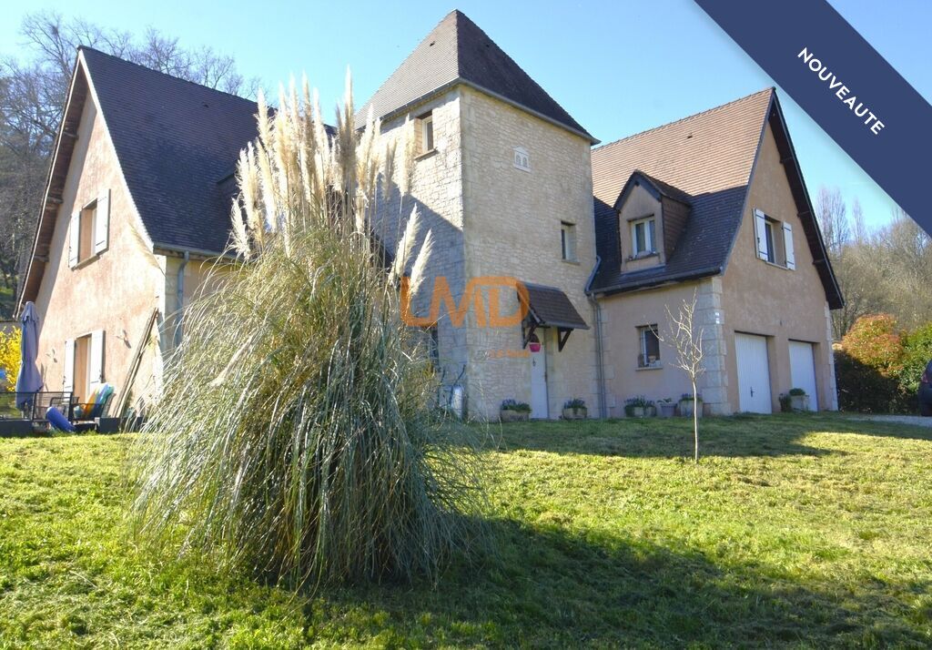 Photo 1 : Maison 250 m² 5 chambres. Piscine