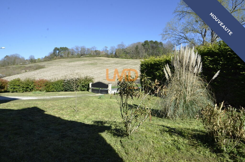 Photo 2 : Maison 250 m² 5 chambres. Piscine