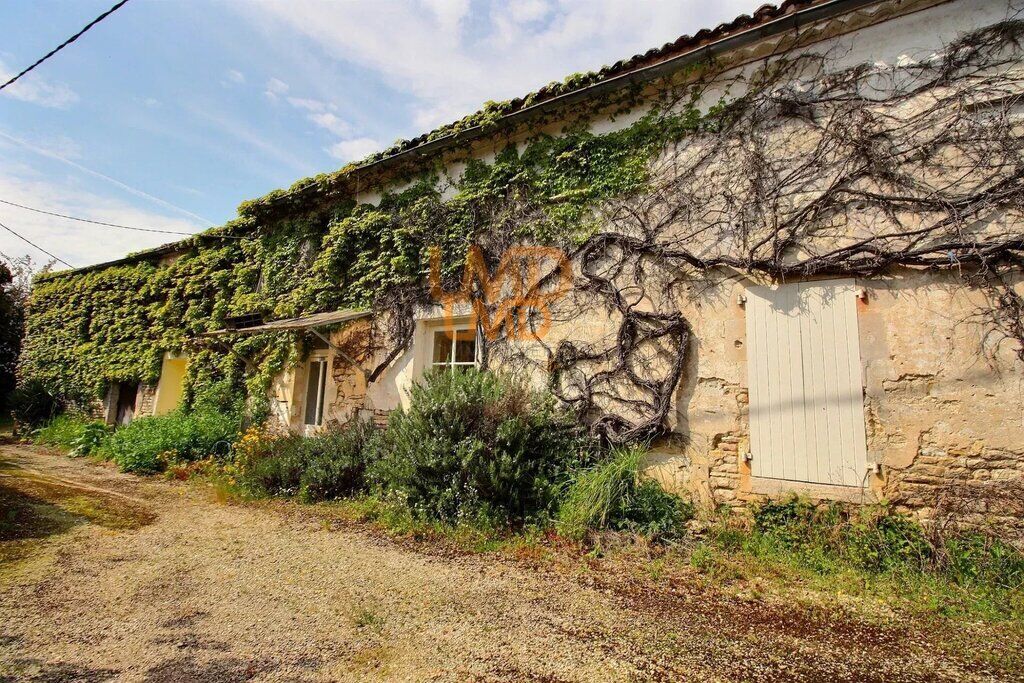 Photo 10 : Maison avec dépendances à rénover – Les Touches-de-Périgny (1716