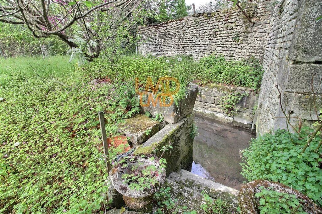 Photo 12 : Maison avec dépendances à rénover – Les Touches-de-Périgny (1716