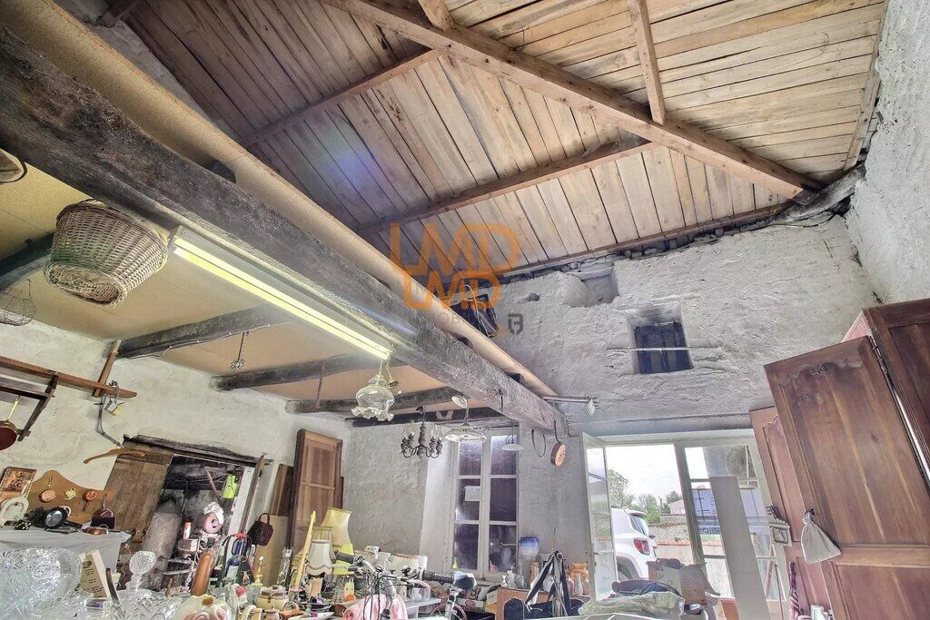 Photo 16 : Maison avec dépendances à rénover – Les Touches-de-Périgny (1716