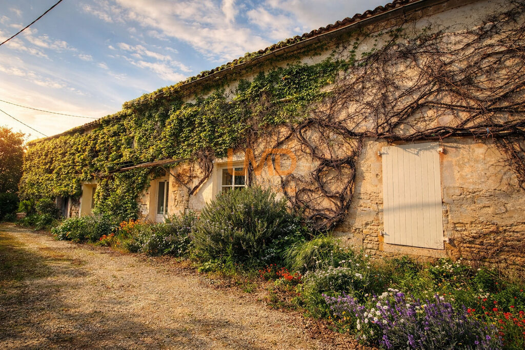 Photo 5 : Maison avec dépendances à rénover – Les Touches-de-Périgny (1716