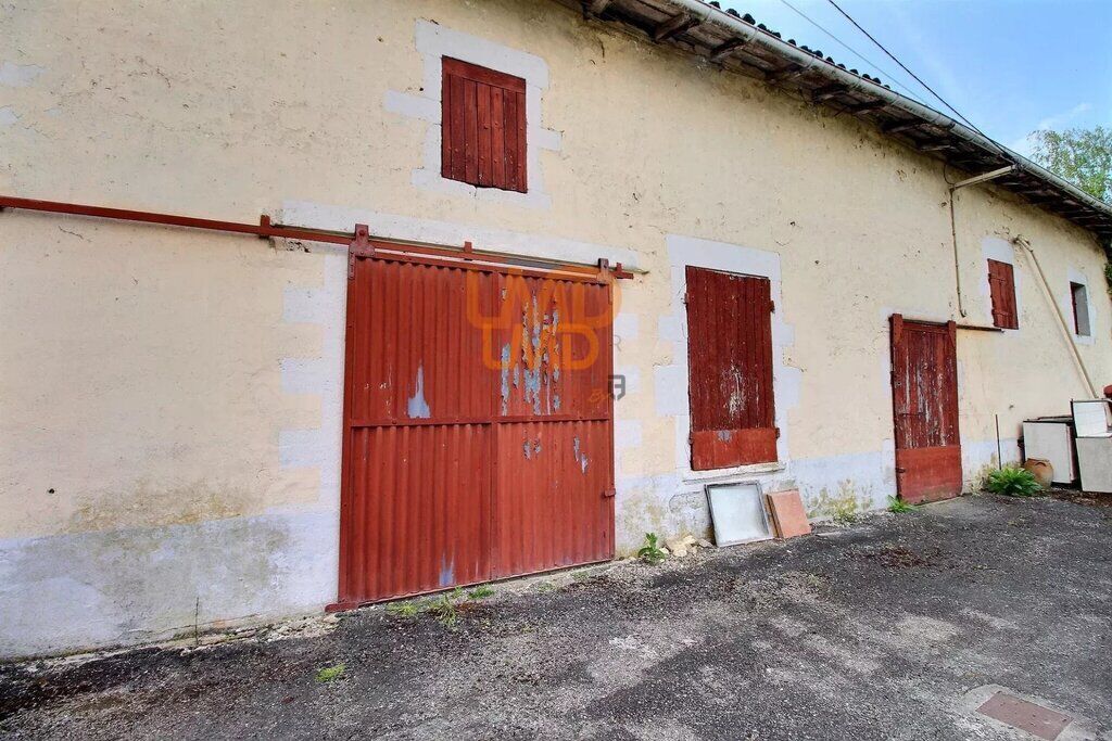 Photo 9 : Maison avec dépendances à rénover – Les Touches-de-Périgny (1716