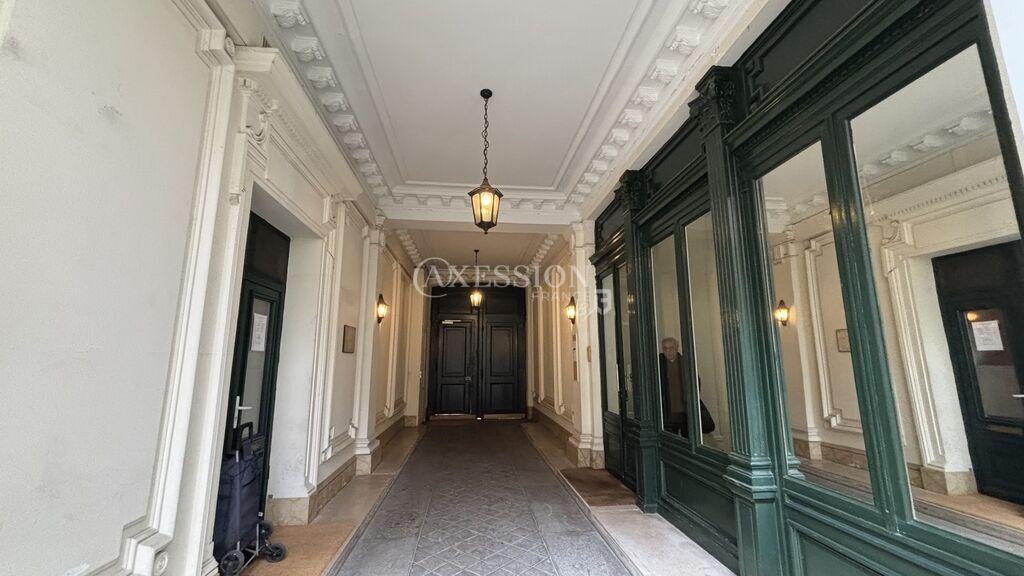 Photo 1 : Chambre de service au dernier étage avec ascenseur