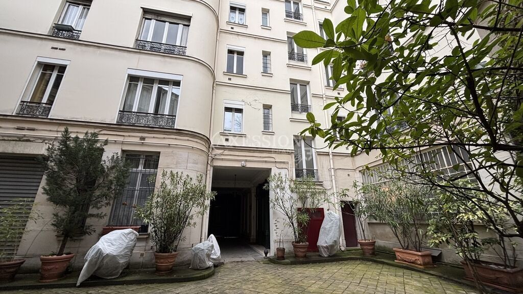 Photo 4 : Chambre de service au dernier étage avec ascenseur