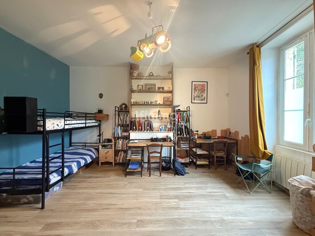 Photo 11 : Maison de ville - 150 m2 - Transports et commerces à pied