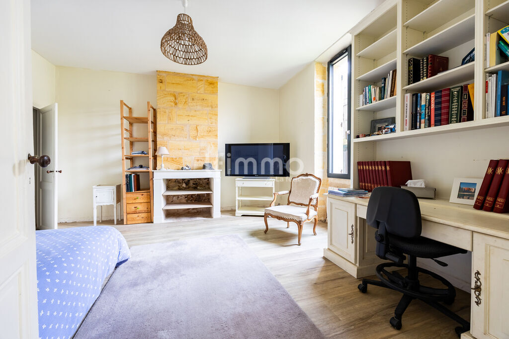 Photo 6 : Maison de ville - 150 m2 - Transports et commerces à pied