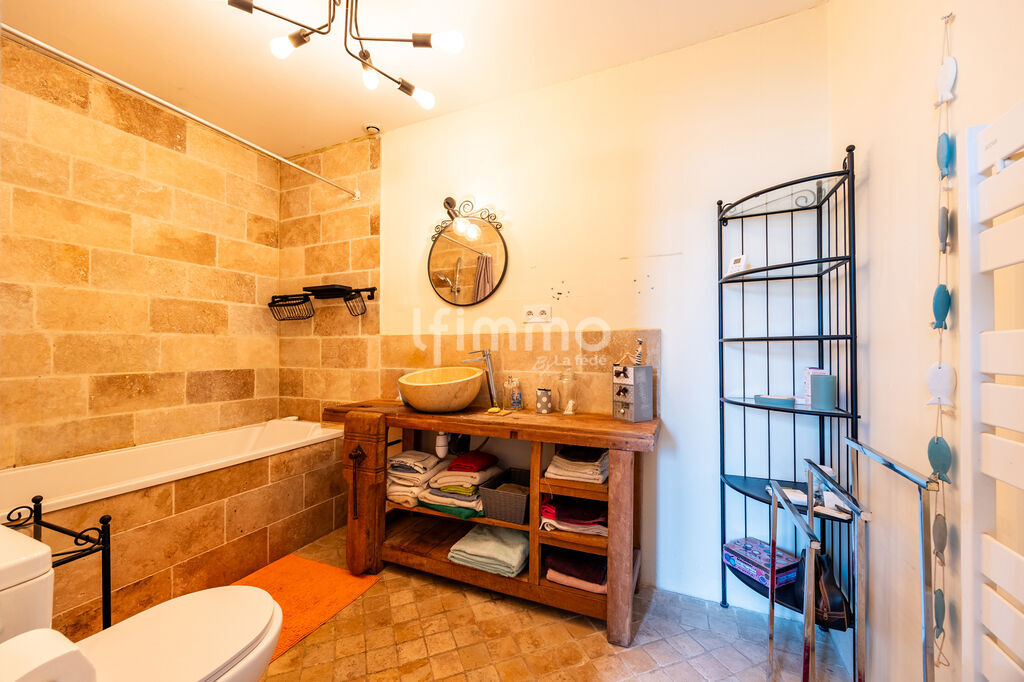 Photo 7 : Maison de ville - 150 m2 - Transports et commerces à pied