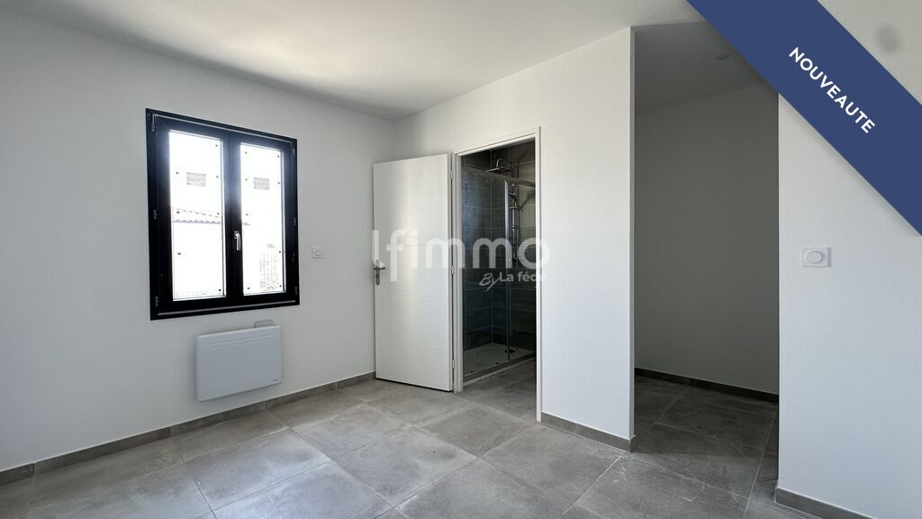 Photo 6 : Maison T4 plain pied avec garage et terrain 360 m² clos